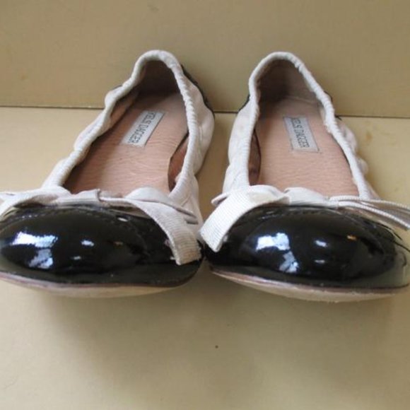 *Kelsi Dagger Beige Leather Black Patent Toe and Heel - Picture 2 of 6